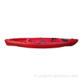 Kayak célibataire s'asseoir sur le kayak de pêche haut